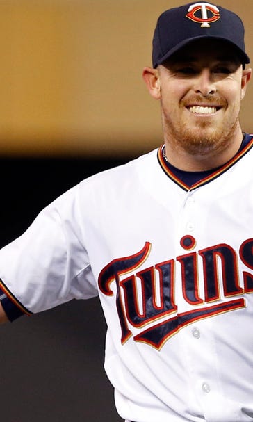Twins trade reliever Graham to Yankees